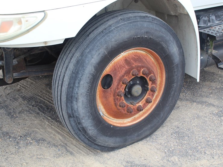 2004-international-durastar-4300-image-11