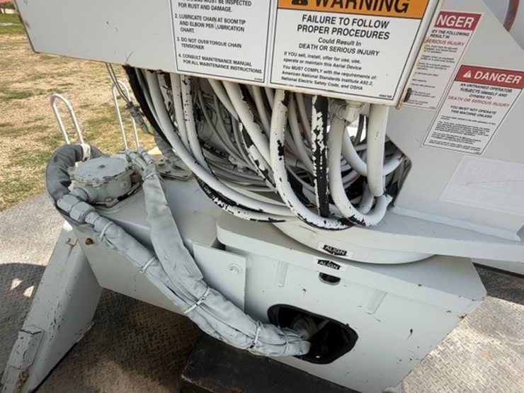 2014-freightliner-m2-106-image-44