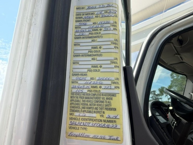 2014-freightliner-m2-106-image-69