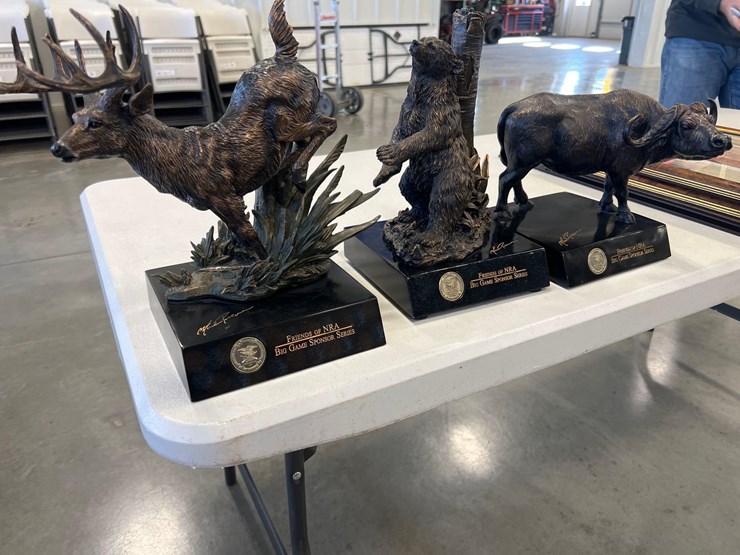 animal-statues-image-2