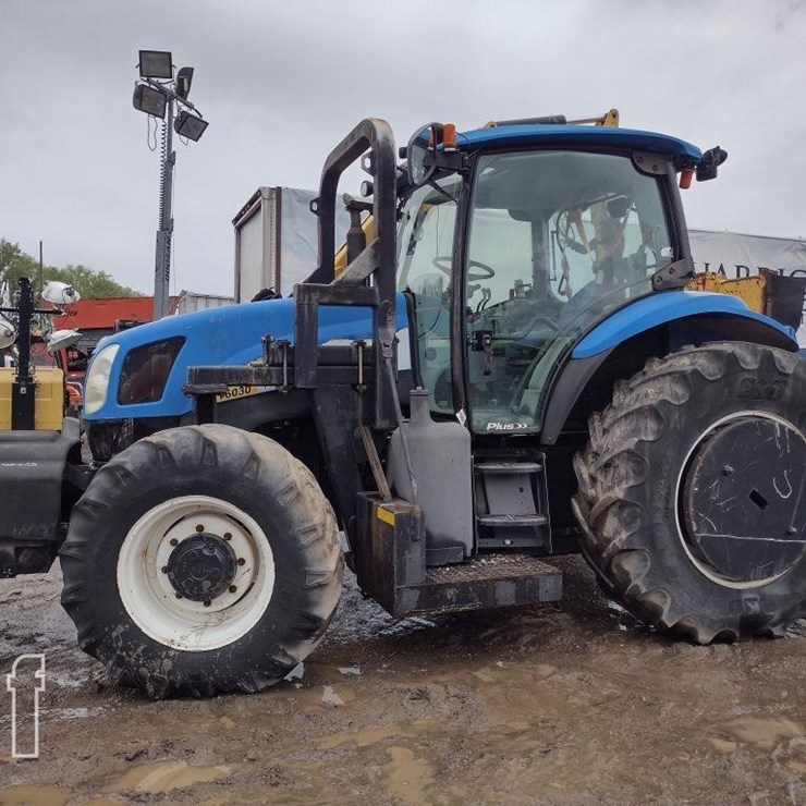 2011 NEW HOLLAND T6030
