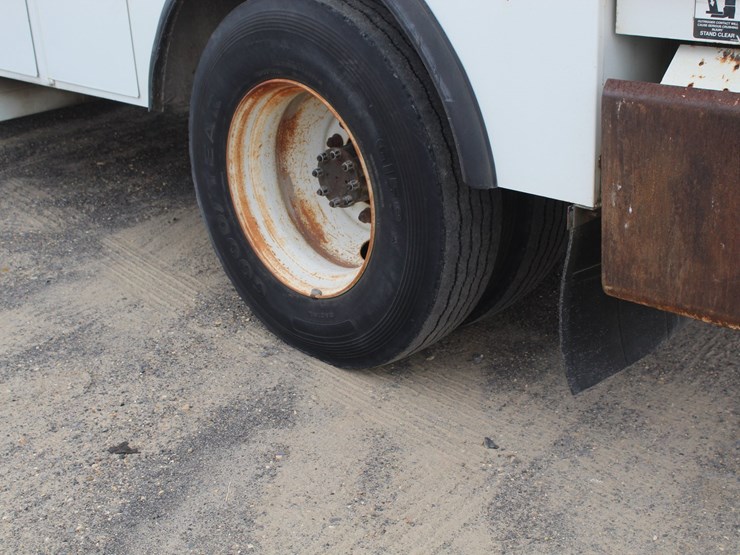 2004-international-durastar-4300-image-5