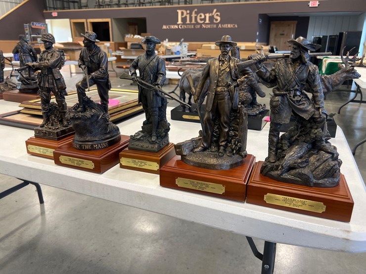 patriot-statues-image-2