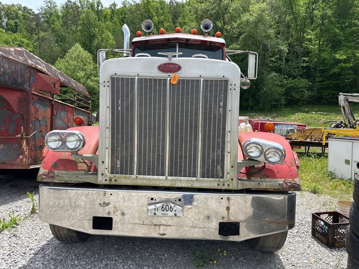 1985-peterbilt-359-image-2