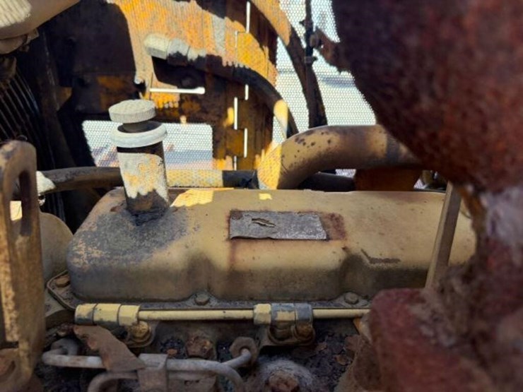 1990-deere-750b-image-14