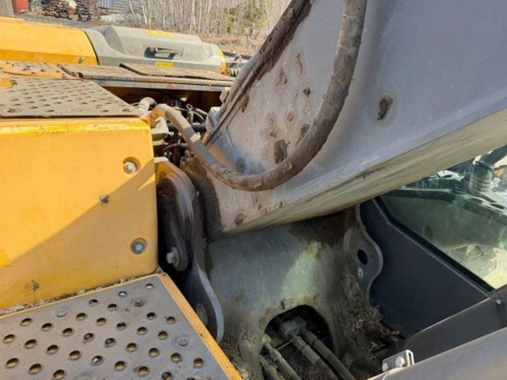 2014-volvo-ec220dl-image-17