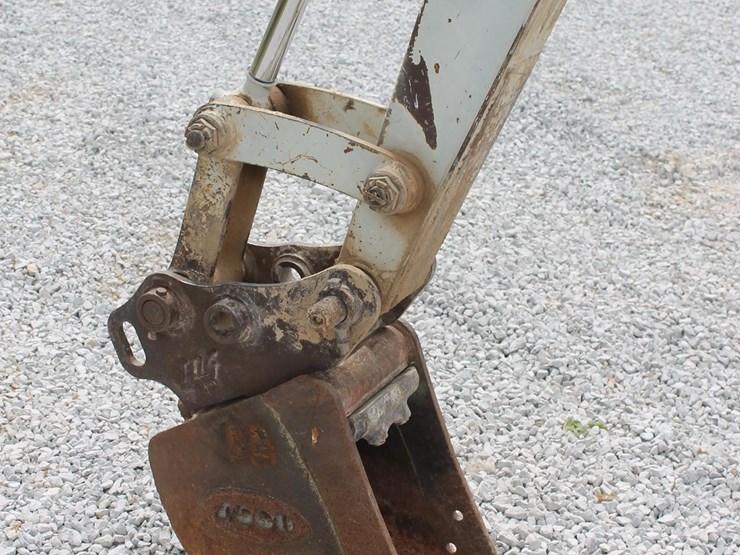 takeuchi-tb235-image-9