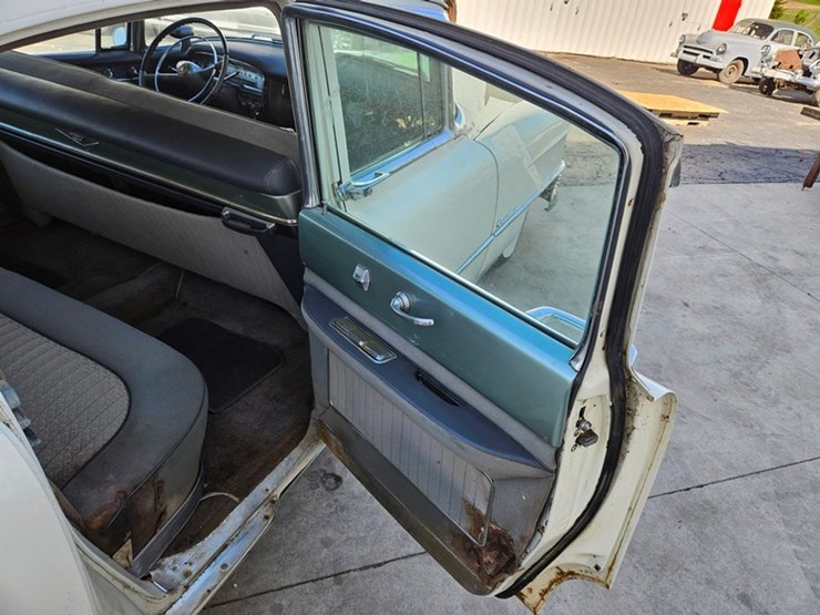 #61-•-1954-cadillac-fleetwood-series-60-4-door-sedan-image-33