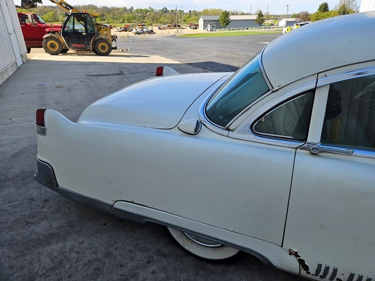#61-•-1954-cadillac-fleetwood-series-60-4-door-sedan-image-29