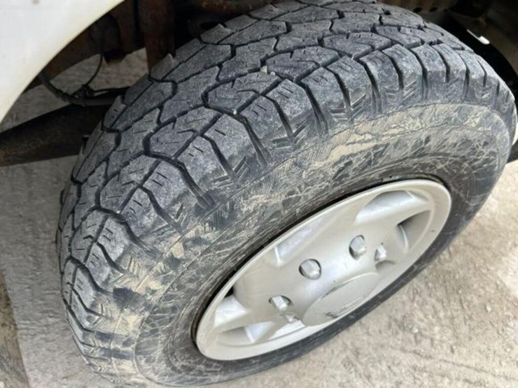 2010-ford-cargo-image-49