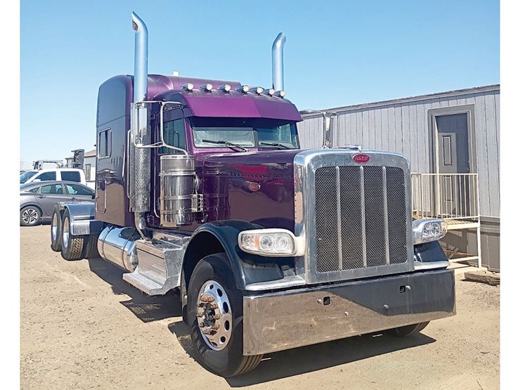 2022-peterbilt-379-image-1
