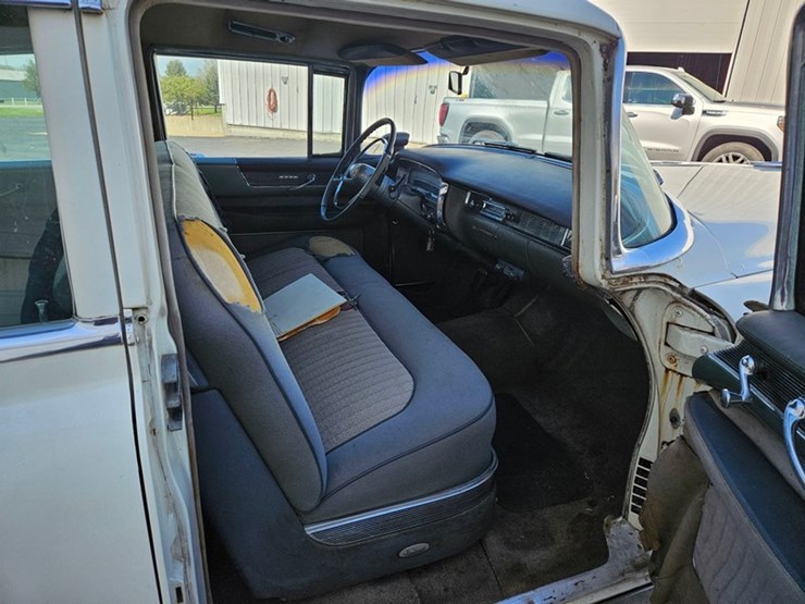#61-•-1954-cadillac-fleetwood-series-60-4-door-sedan-image-34