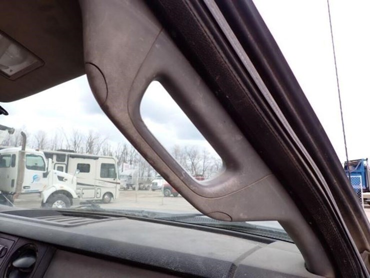 2014-ford-f550-xl-image-36
