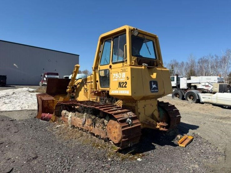 1990-deere-750b-image-3
