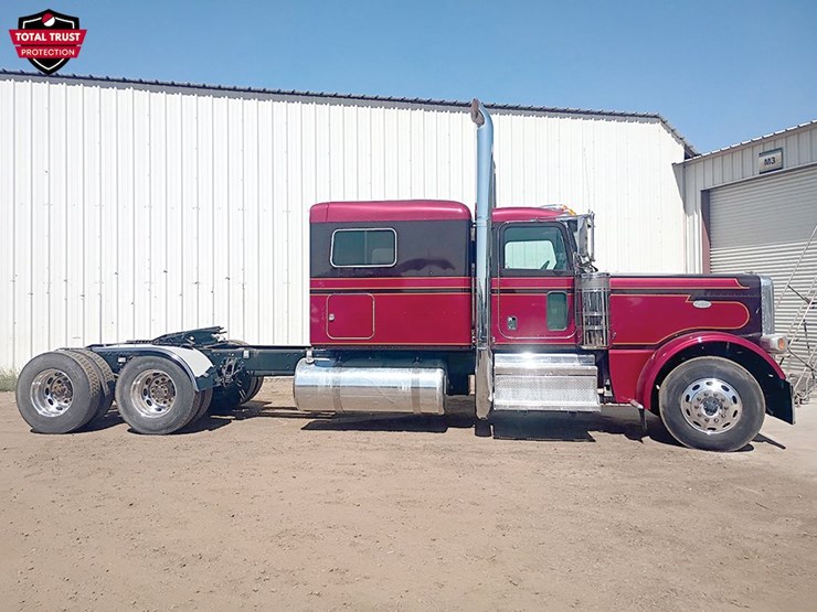 2022-peterbilt-379-image-1