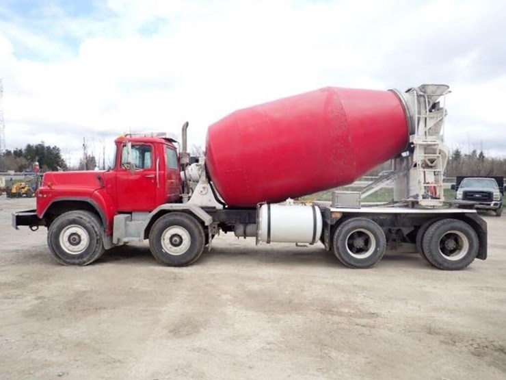 1999-mack-rb690s-image-8