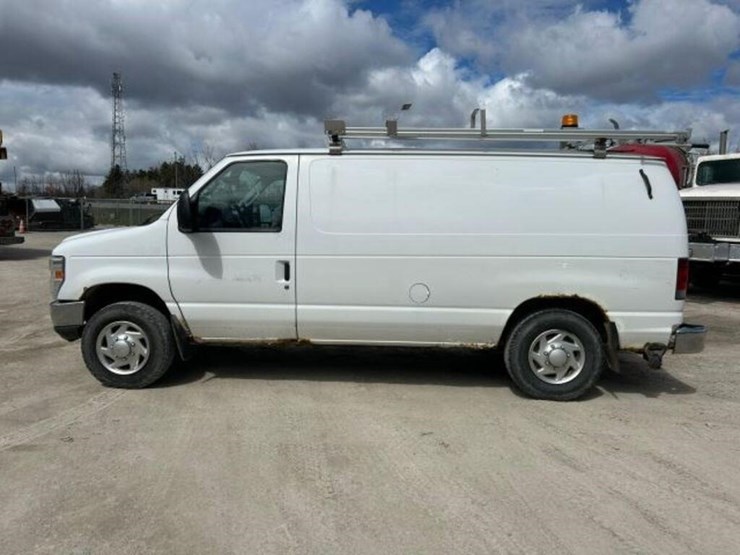 2010-ford-cargo-image-8