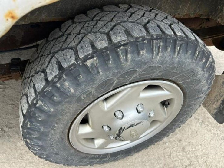 2010-ford-cargo-image-53