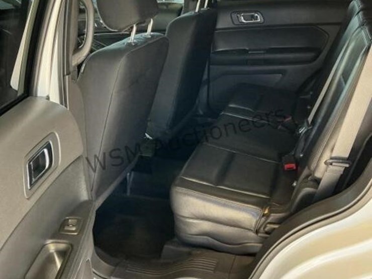 2014-ford-explorer-image-24