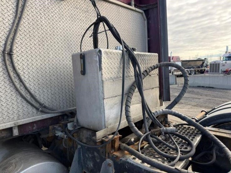 2007-kenworth-w900-image-34