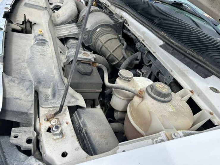 2010-ford-cargo-image-22