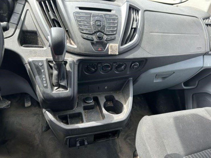 2015-ford-cargo-image-11