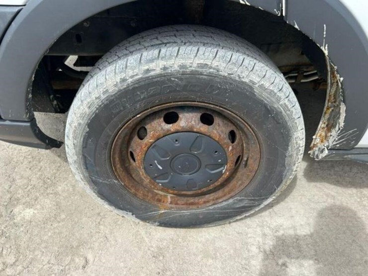 2015-ford-cargo-image-47