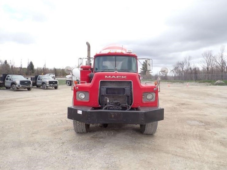 1999-mack-rb690s-image-2