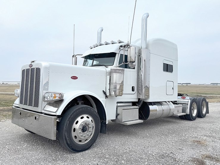 2023-peterbilt-389-image-1