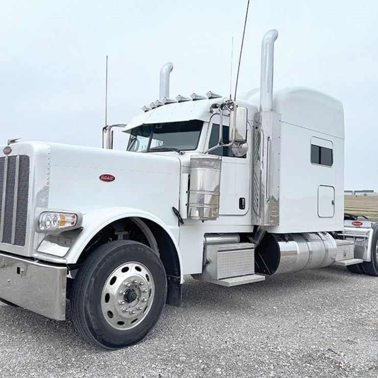 2023 PETERBILT 389