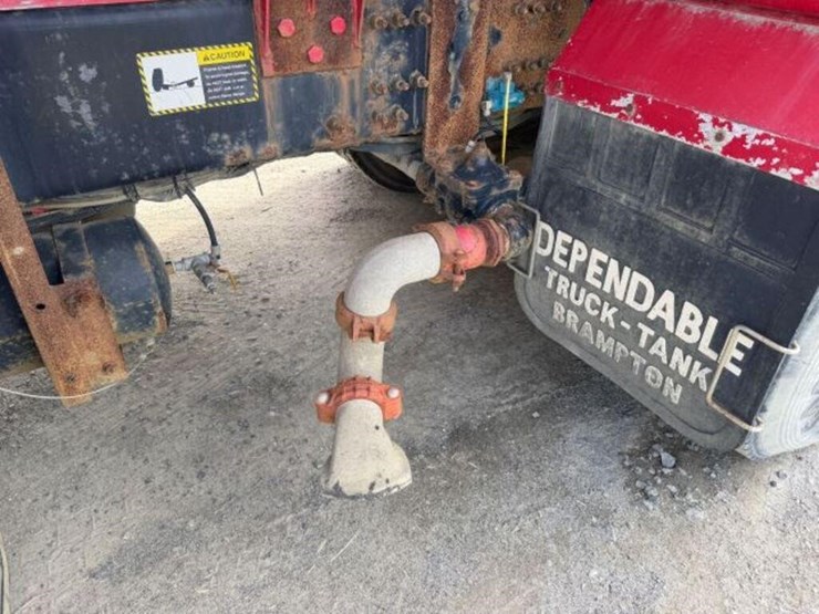 2009-mack-granite-gu813-image-44