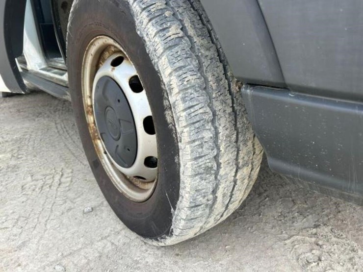 2015-ford-cargo-image-53