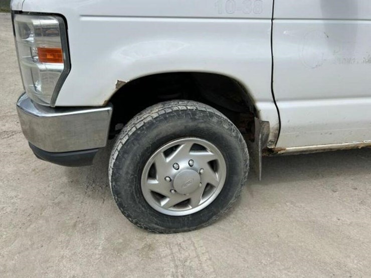 2010-ford-cargo-image-30