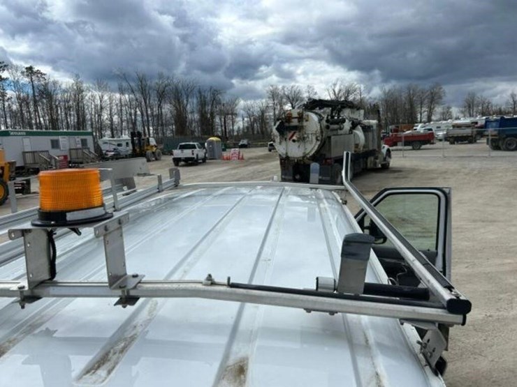 2010-ford-cargo-image-43