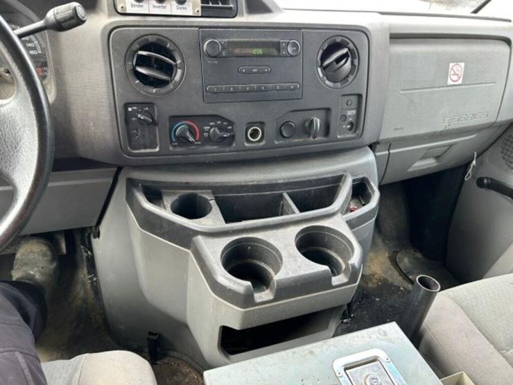 2010-ford-cargo-image-12