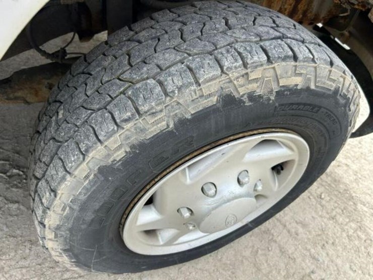 2010-ford-cargo-image-51