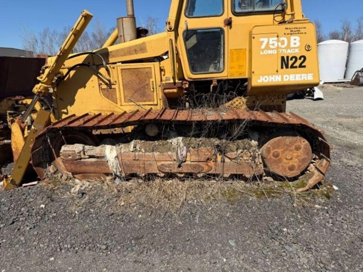 1990-deere-750b-image-25