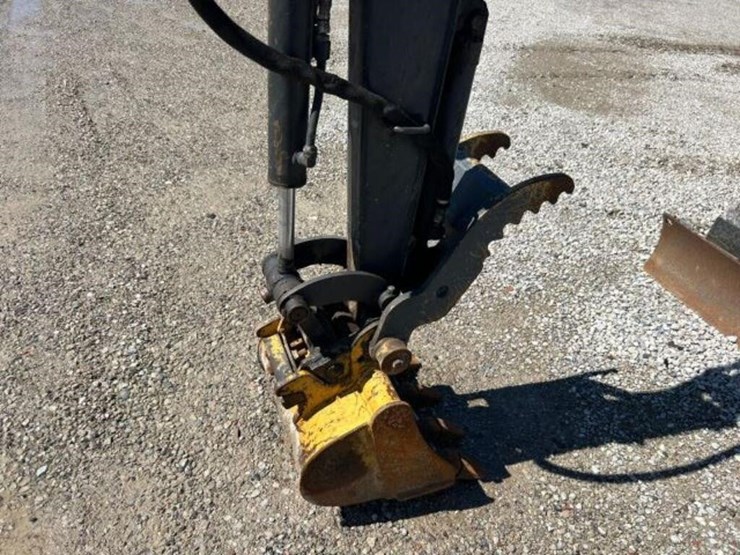 2019-deere-17g-image-18