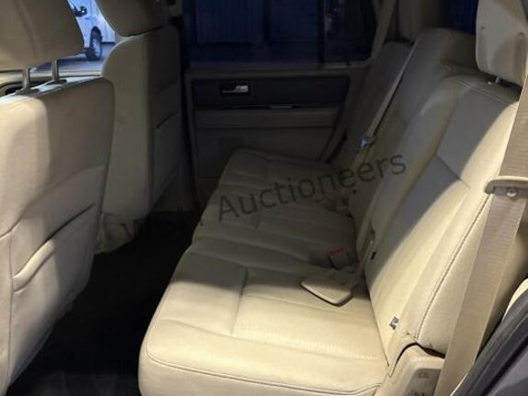 2014-ford-expedition-image-25