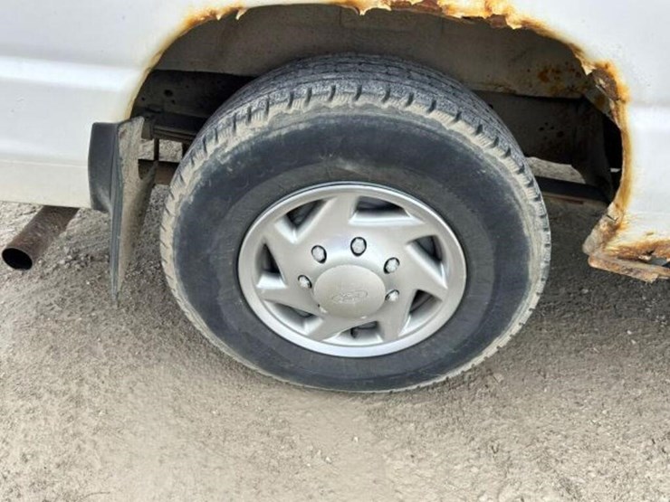 2010-ford-cargo-image-48