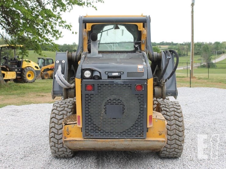 deere-320g-image-4