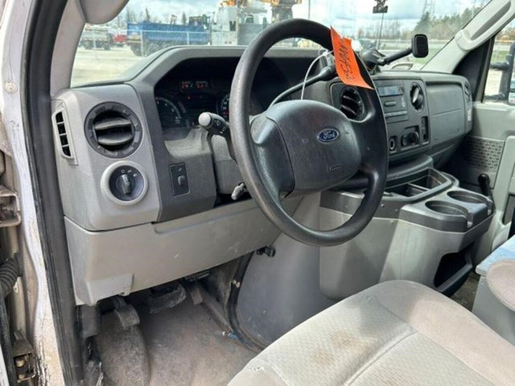 2010-ford-cargo-image-14