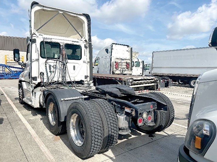 2018-freightliner-cascadia-125-evolution-image-2