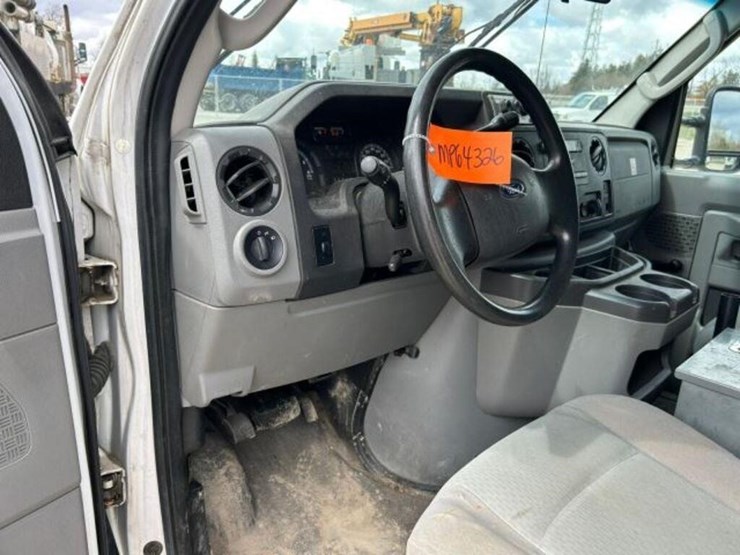 2010-ford-cargo-image-20
