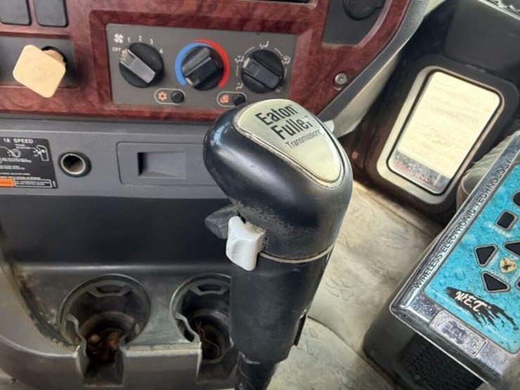 2009-mack-granite-gu813-image-17