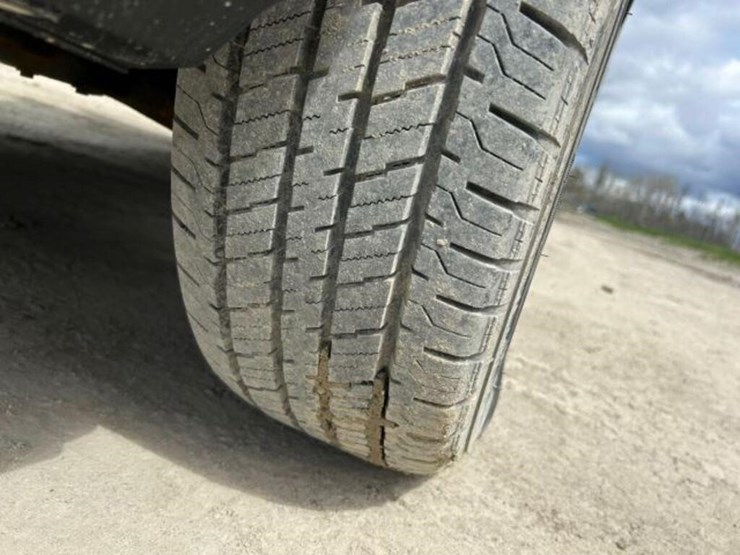 2015-ford-cargo-image-45