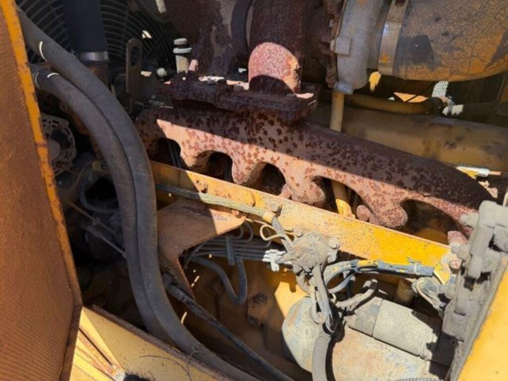 1990-deere-750b-image-7