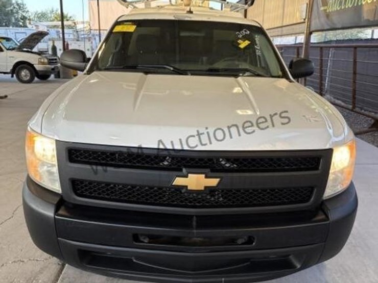 2012-chevrolet-silverado-1500-image-3