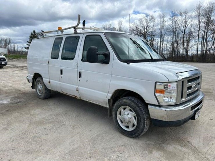 2010-ford-cargo-image-4