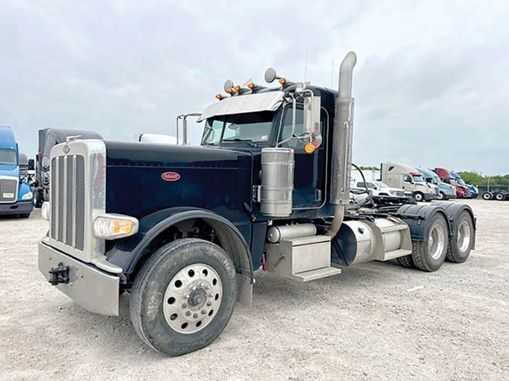 2024-peterbilt-389-image-1